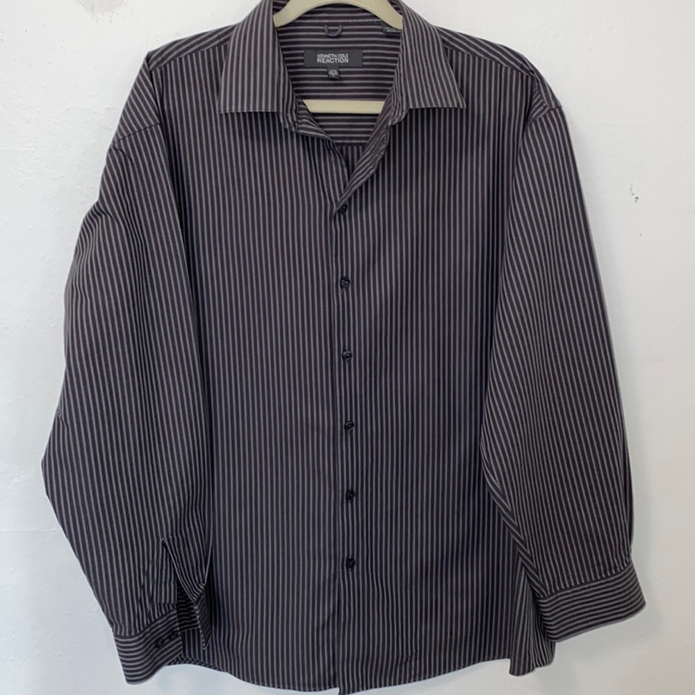 Men's Kenneth Cole Grey Striped Button Down Dress Shirt. Size: L 16 1/2 34/35